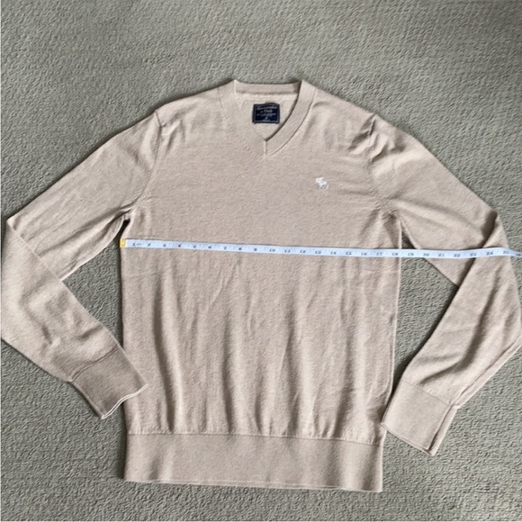 A&F V-Neck Sweater - Picture 3 of 4